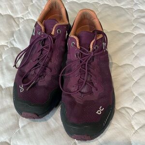 On Cloudventure Womens Trail Running  Shoes size 7